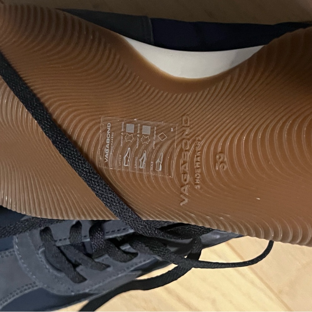 Vagabond Yasmin Navy and White Women's Sneakers NWOT 39 - Picture 4 of 4